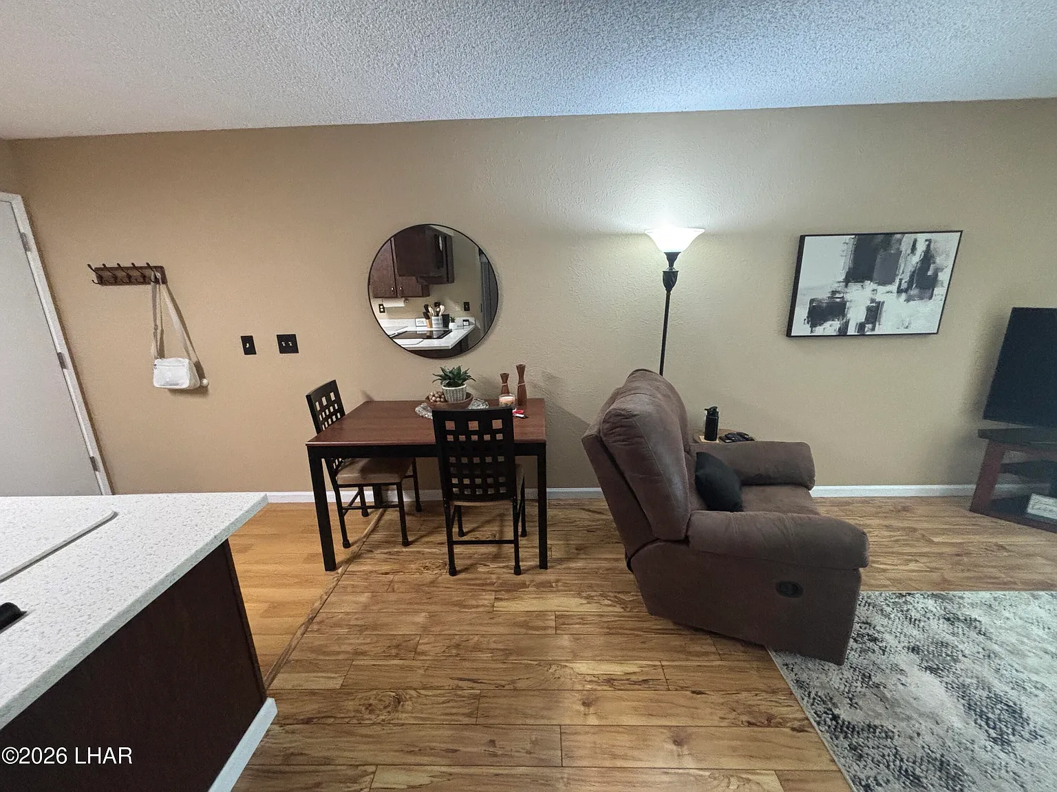 1 bed, 1.0 bath, 664 sqft, $1,350 — Photo 3