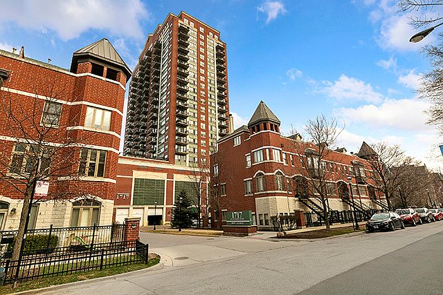 1st image of 1717 S Prairie Ave APT 609