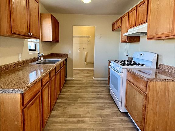 3rd image of 44118 Kingtree Ave