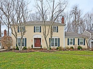 316 Tanglewood Ln, Bay Village, OH