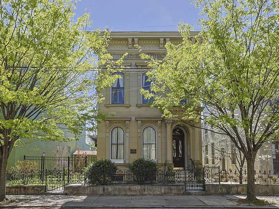 1st image of 837 Dayton St