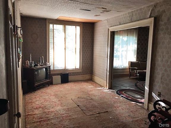 3rd image of 50 Dyke St