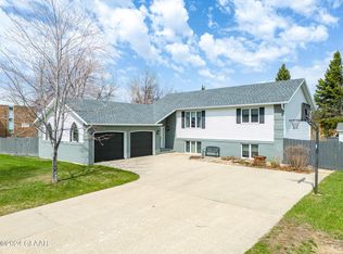 3302 Primrose Ct, Grand Forks, ND 58201