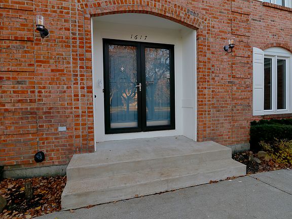 2nd image of 1617 Old Barn Cir