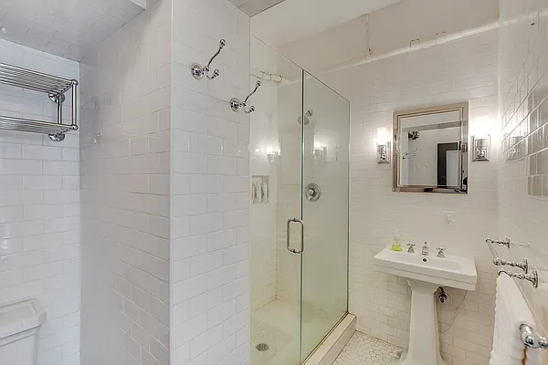 Rented by CORE | media 5