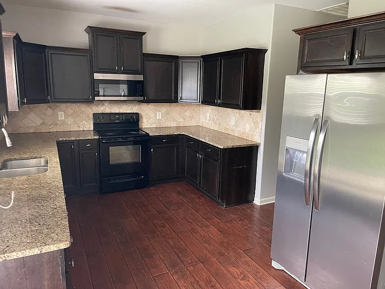 2706 Bechet Ln — Photo 4