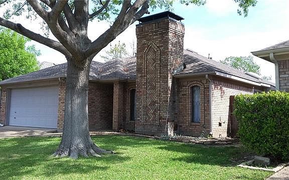 2nd image of 2714 Laurel Oaks Dr
