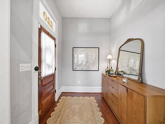 3rd image of 220 W 10th St