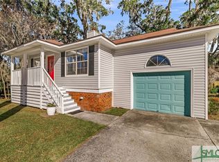 24 S Lake Dr, Savannah, GA 31410