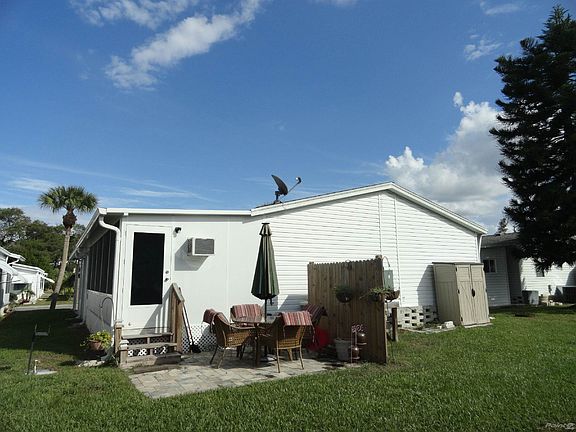 REAR/PATIO VIEW
