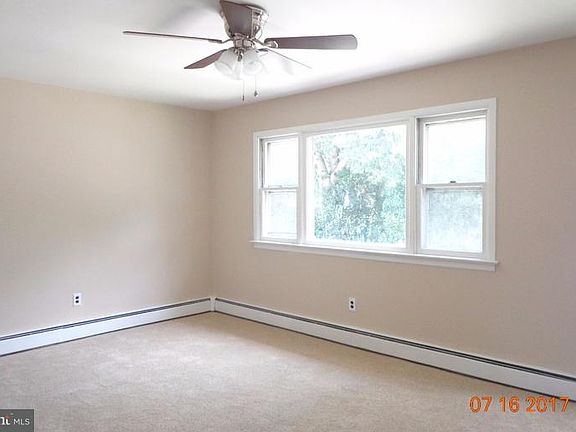 4th image of 131 Linden Ave