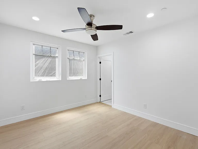 1822 1/2 S Harvard Blvd — Photo 20