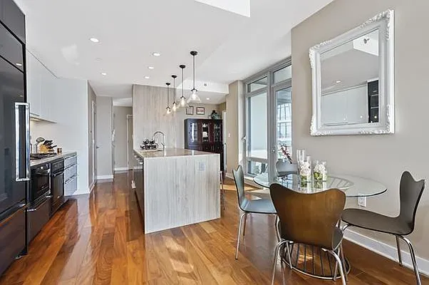 Sold by Avenue Sotheby's International Realty | media 7