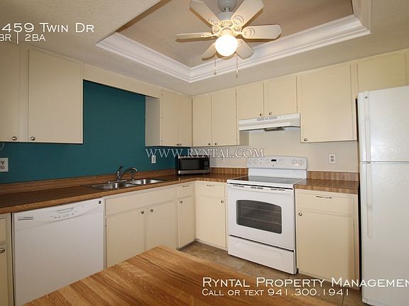 3rd image of 2459 Twin Dr