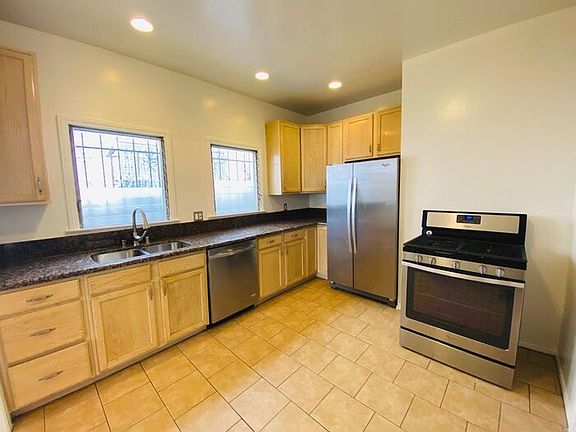 4th image of 440 N Sierra Bonita Ave