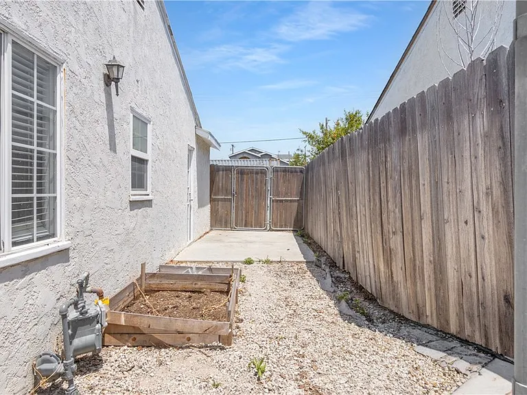 1104 Torrance Blvd — Photo 16
