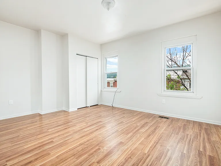 202 E Hector 2nd Floor — Photo 3