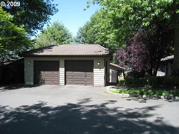 Detached Garage