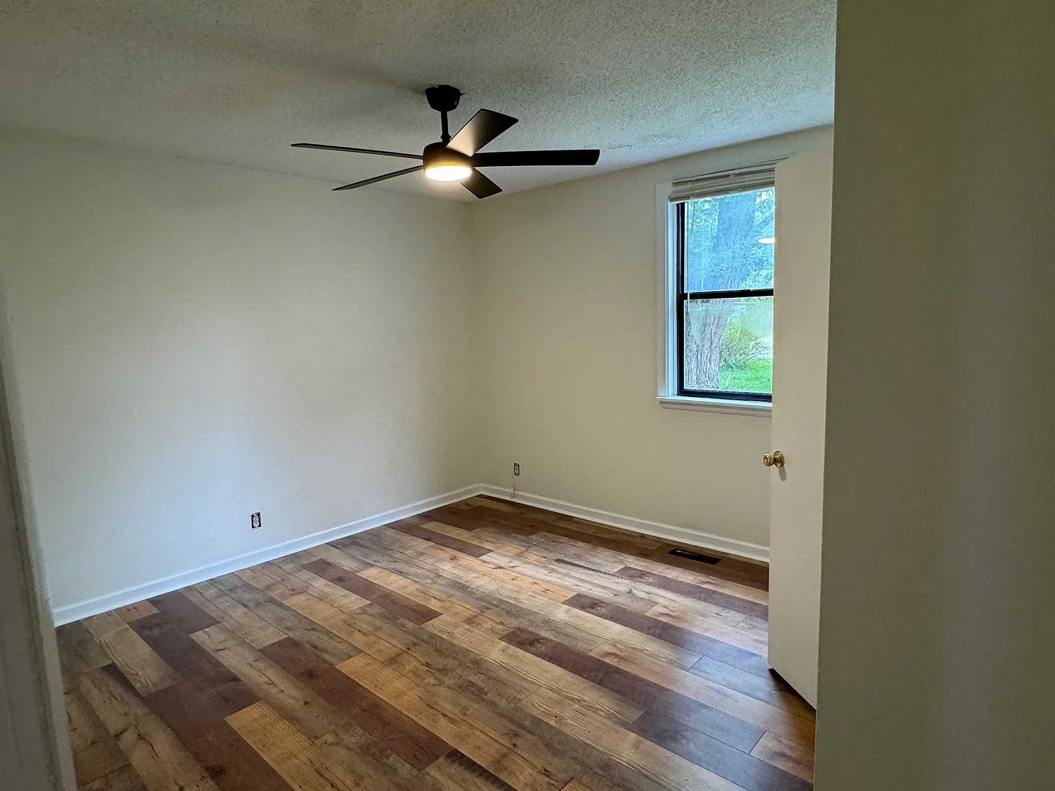 3 bed, 1050 sqft, $1,600 — Photo 2