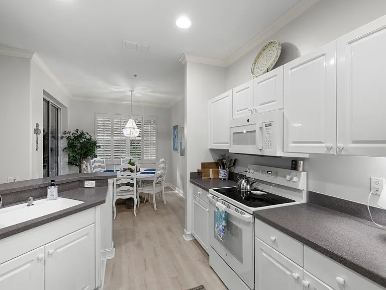 720 Tarpon Cove Dr #102 — Photo 5