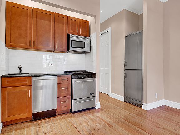 5th image of 344 E 85th St APT 3B