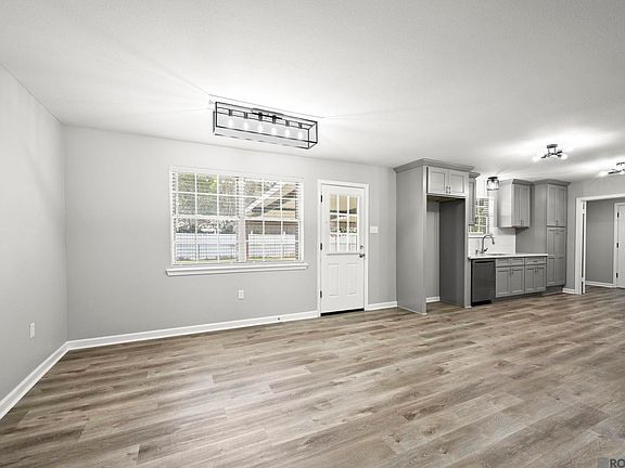 5th image of 1120 E Sybil St