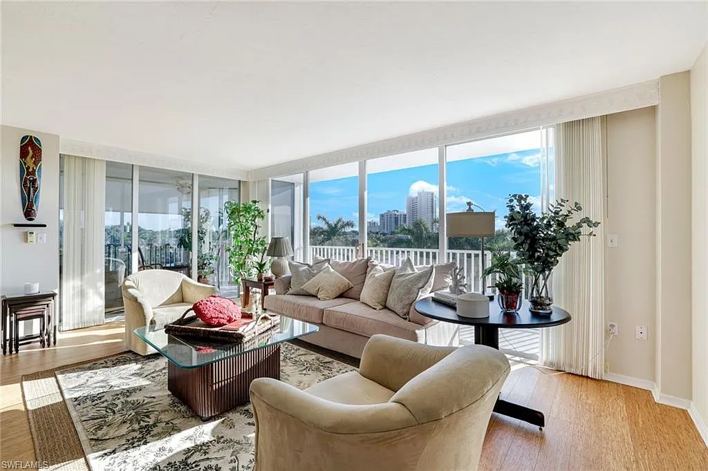 3 bed, 2.0 bath, 3000 sqft, $9,500 — Photo 2