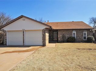 704 N Patterson Dr, Moore, OK 73160