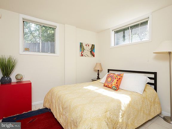 5th image of 3918 Denfeld Ct