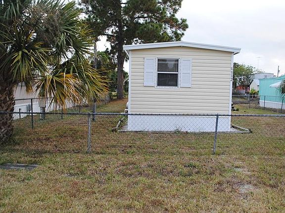 4th image of 6832 Flicker Ln