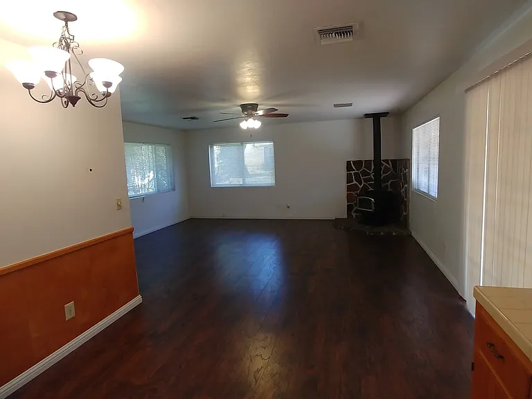 4184 Sherwood Ct — Photo 3