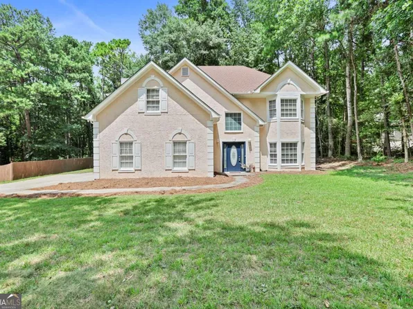 652 Country Lake Dr, Hampton, GA 30228
