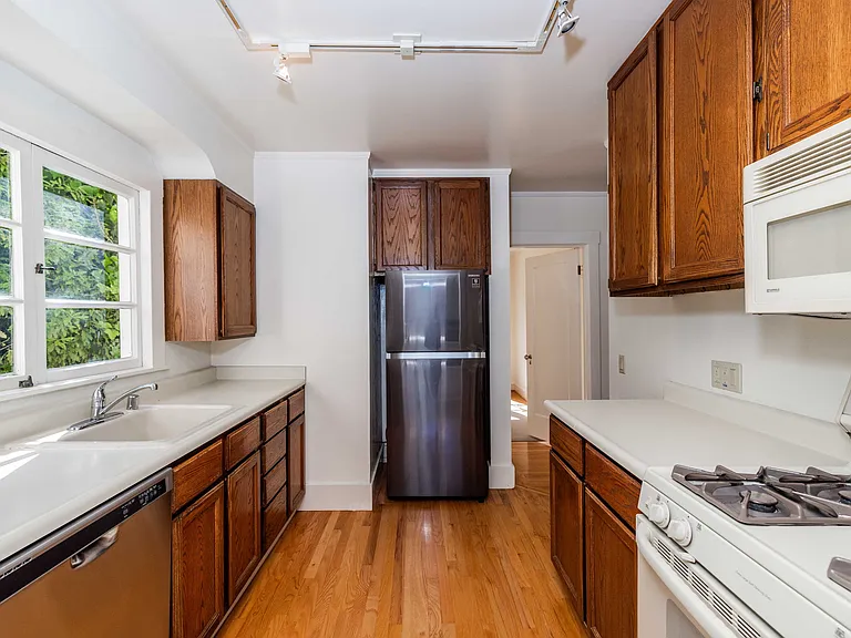23 Sycamore Ave — Photo 42