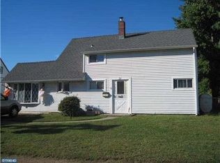 22 Wildflower Rd, Levittown, PA 19057