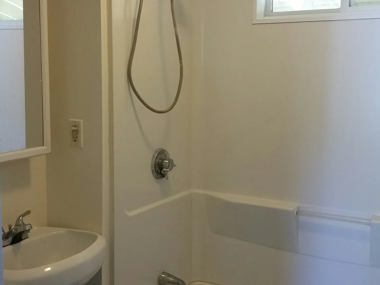 3 bed, 1000 sqft, $1,400 — Photo 2