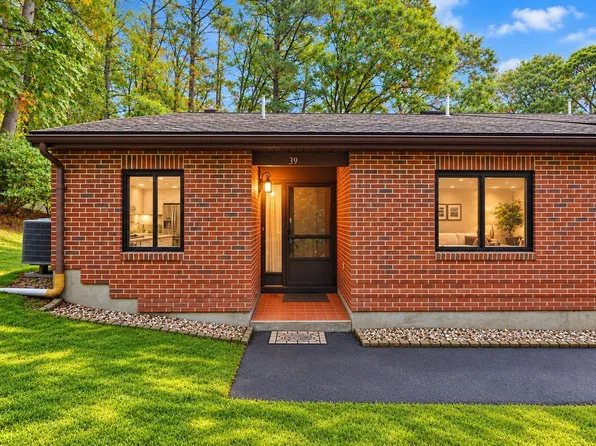 39 Highwood Dr #39, Franklin, MA 02038