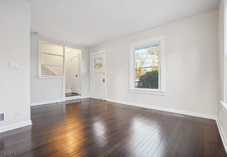 919 Brown Ave — Photo 3