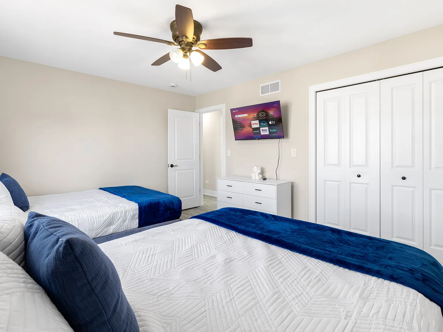 5 bed, 1850 sqft, $8,900 — Photo 3