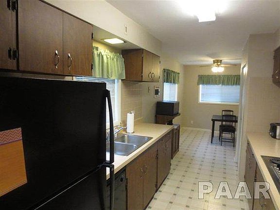 4th image of 201 E Hazelwood St