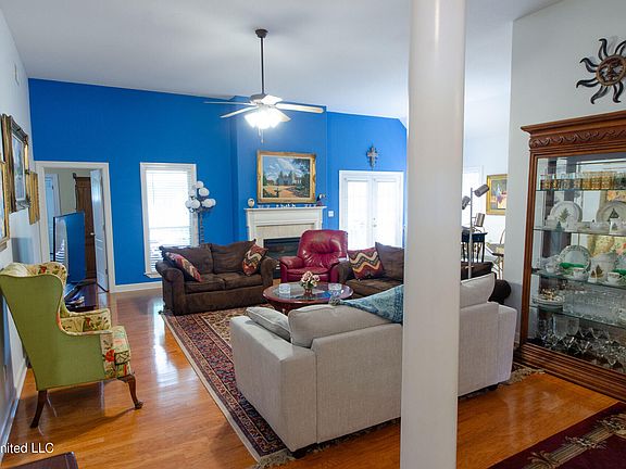 2nd image of 4514 Graystone Dr
