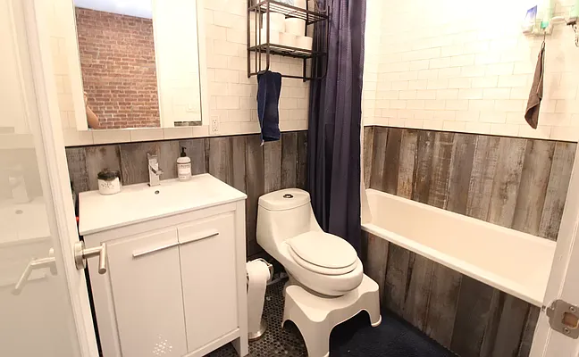 Rented by True Real Estate Group | media 9