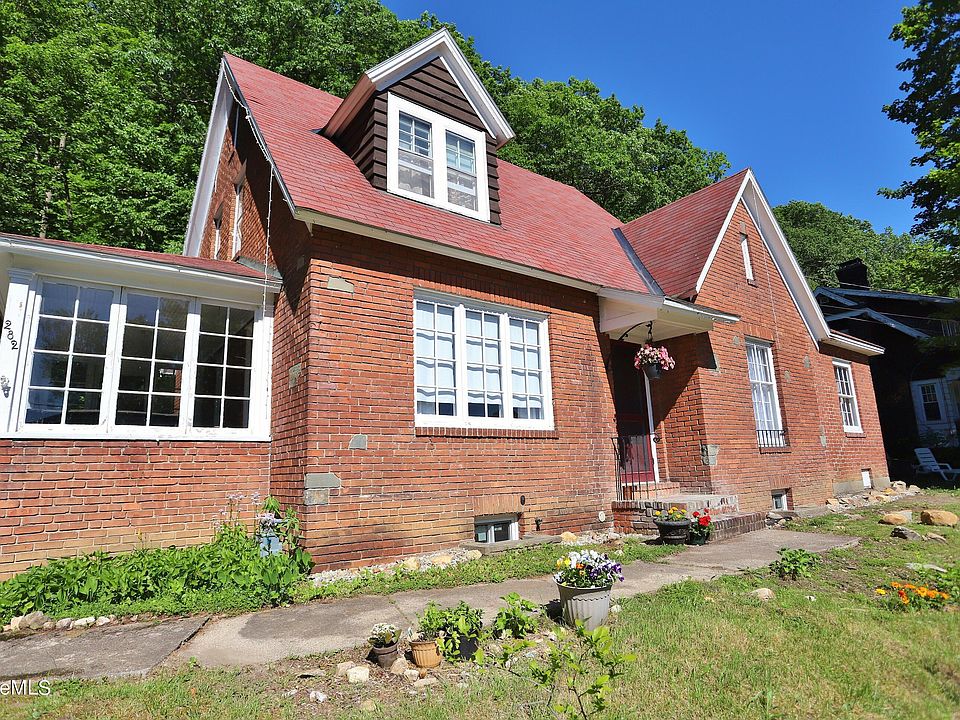 282 Church St, North Adams, MA 01247 Zillow