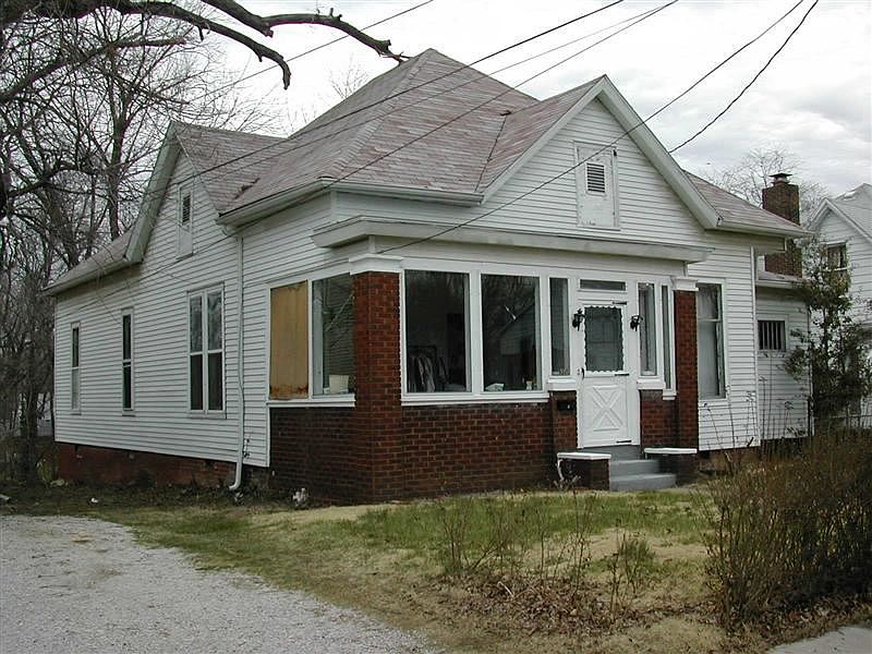 2nd image of 208 E Gough Ave