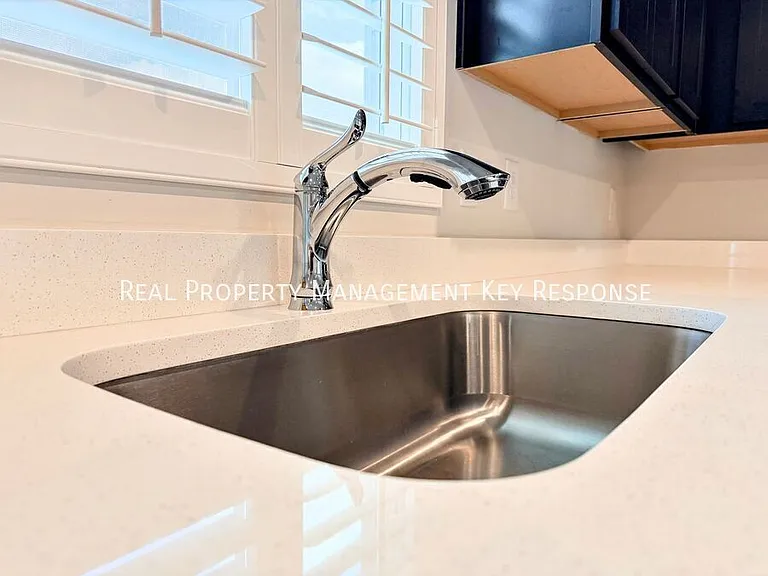 325 Heritage Ave — Photo 5