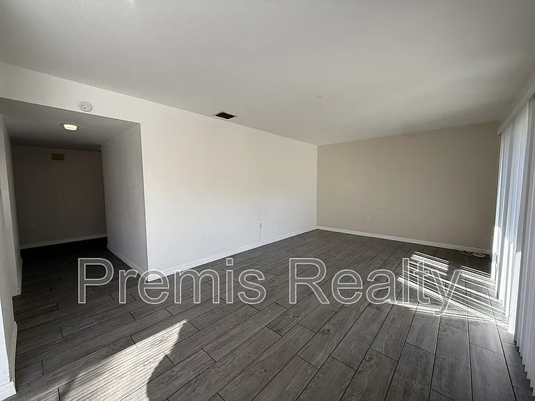 1575 Greenlea Dr #9 — Photo 12