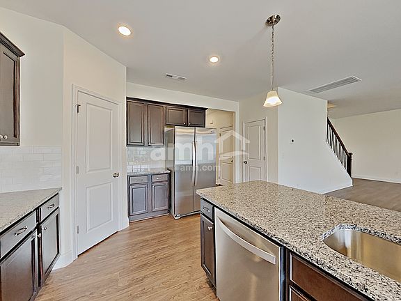 4th image of 433 Charity Ln