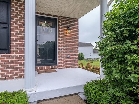 3rd image of 11 Lakeview Dr