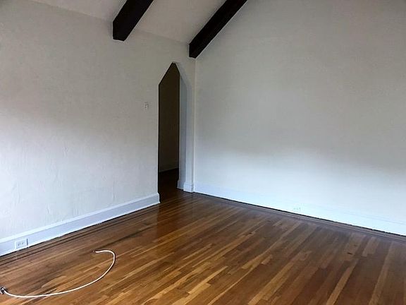 4th image of 18910 37th Ave #10H