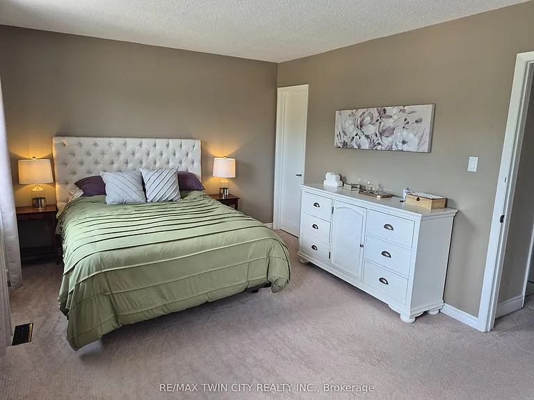 384 Pioneer Dr — Photo 11
