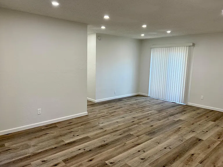 1000 Empey Way — Photo 2